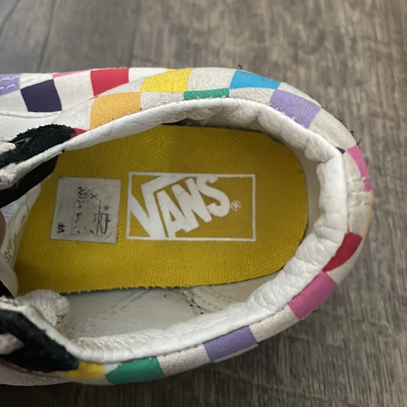 Colorful Vans - Picture 3 of 6